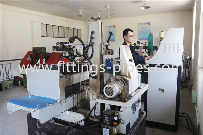 CO. штуцеров трубы Хэбэя Hongcheng, производственная линия 2 фабрики Ltd.